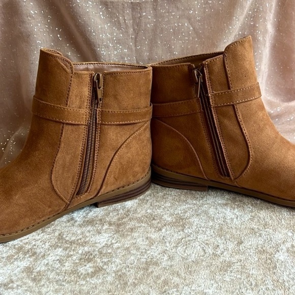 Brand New Michael Kors Ankle Bootie Zip Up Boots Round Toe Tan Gold Tone Accents - Picture 10 of 14